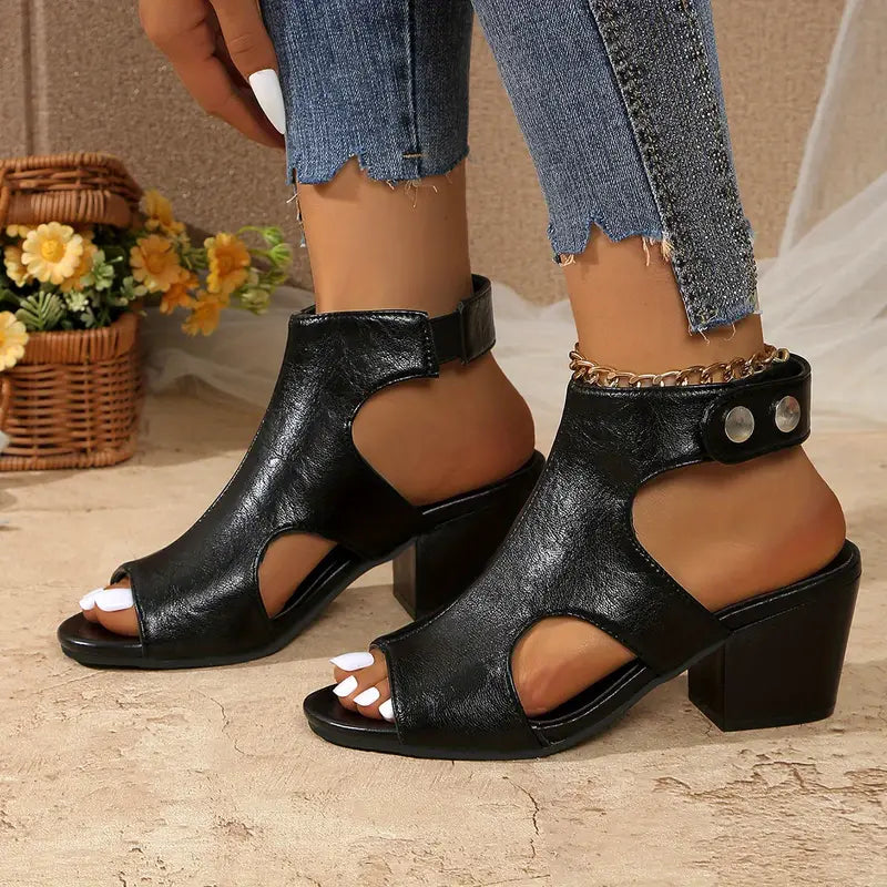 Astrid™ – Remmar med Blockklack Sandaler