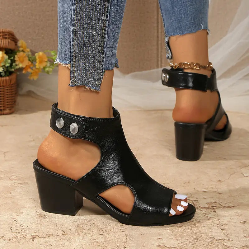 Astrid™ – Remmar med Blockklack Sandaler
