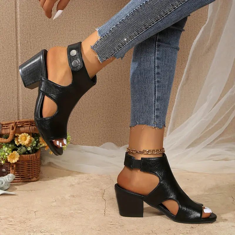 Astrid™ – Remmar med Blockklack Sandaler