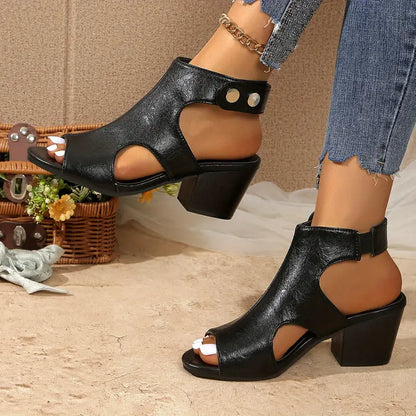 Astrid™ – Remmar med Blockklack Sandaler
